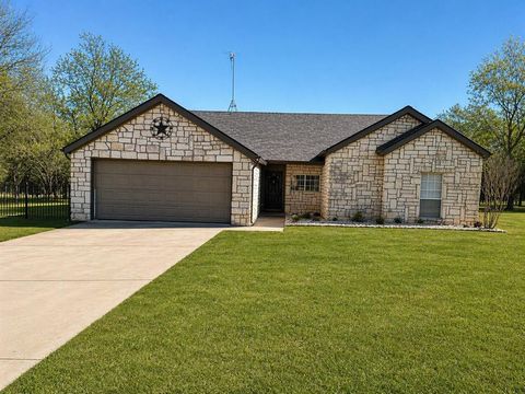 Photo of 1134 Millcreek Trail, Whitney, TX 76692 (MLS # 21247583)