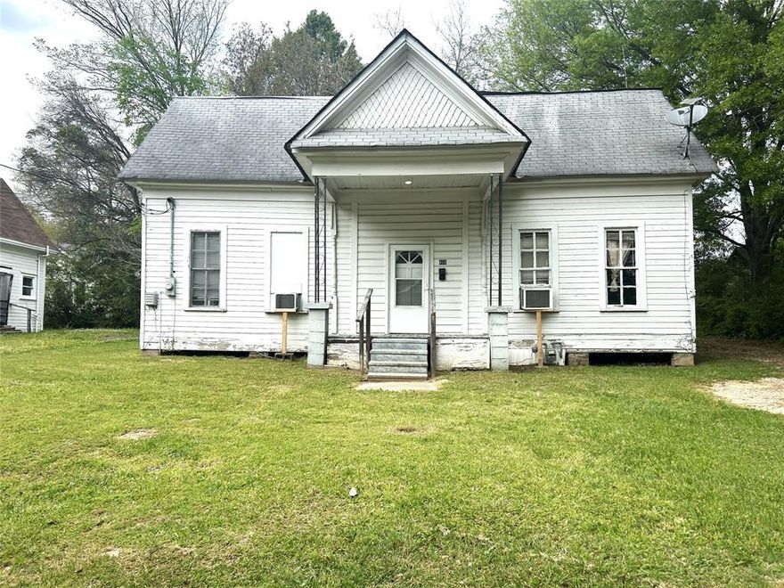 This would make a great starter home or rental property! The home has old fashion charm with high ceilings and large windows to let in plenty of sunshine. The Living Room is nice size and is conveniently located right beside the kitchen. The bath room has a tub shower combo. 
The extra large back yard is fenced on three sides. This house is being sold AS-IS. The sellers will not make any repairs inside or outside.
It will not go FHA, VA ,or Rural Development.