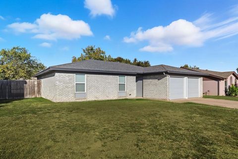 109 N Heights Drive Crowley TX 76036