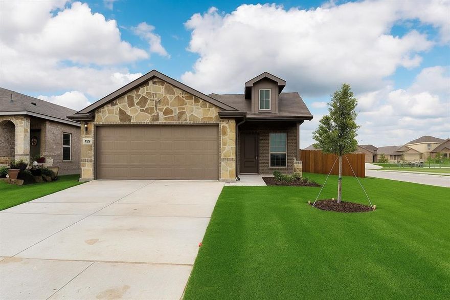 MOVE IN SPECIAL - 2 WEEKS FREE WITH 18 MO LEASE & NO SECURITY DEPOSIT DUE AT MOVE IN!!!  Step into comfort with this inviting 3-bedroom, 2-bath home tucked away in a peaceful neighborhood. The open-concept layout offers bright living spaces ideal for both relaxation and entertaining. A thoughtfully designed kitchen features granite countertops and modern appliances to make cooking a pleasure. The primary suite includes a private bath with dual sinks and a spacious walk-in closet for added convenience. Enjoy mornings or evening gatherings in the private backyard. Located near schools, parks, and local amenities, with easy access to major highways for stress-free commuting. Don’t miss out—schedule your tour today and make this cozy home yours!


No deposit at move in - 50% security deposit due at month two and 50% security deposit due at month three