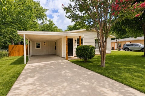 Photo of 215 Loma Drive, Garland, TX 75040 (MLS # 21312267)