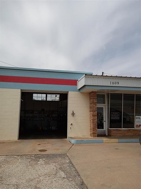 1609 Broadway Street Sweetwater TX 79556
