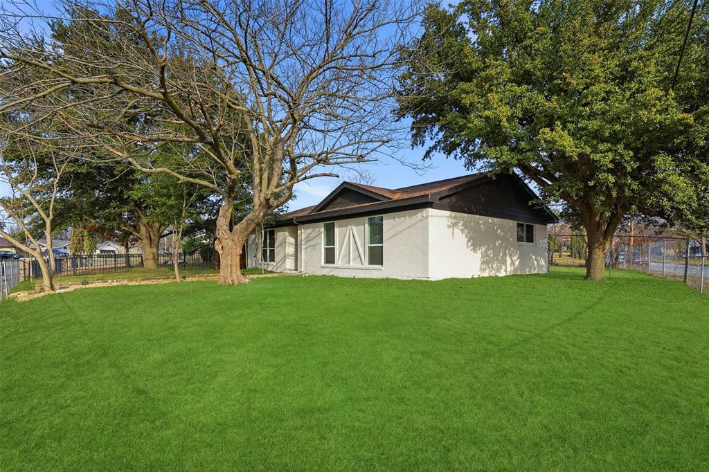 8949 Shorelark Drive