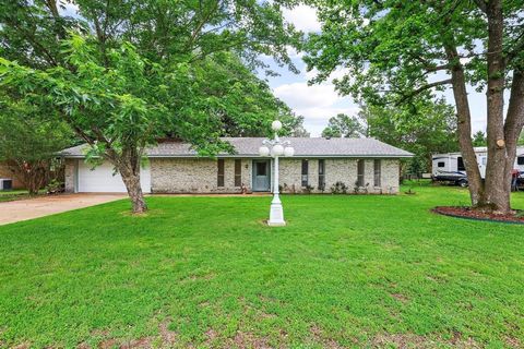 Photo of 212 Lou Street, Sulphur Springs, TX 75482 (MLS # 21247386)