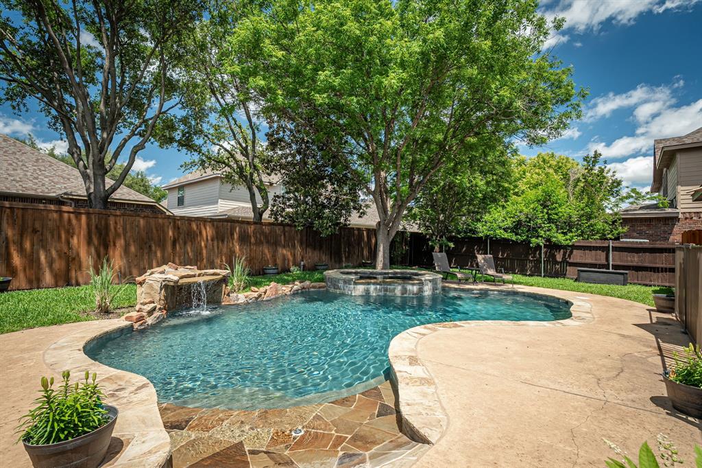7112 Royal Glen Trail