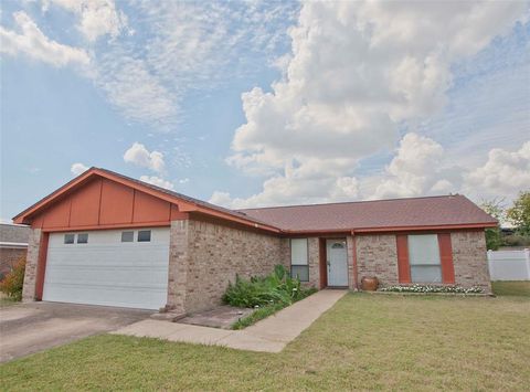 808 Arrow Wood Street Benbrook TX 76126