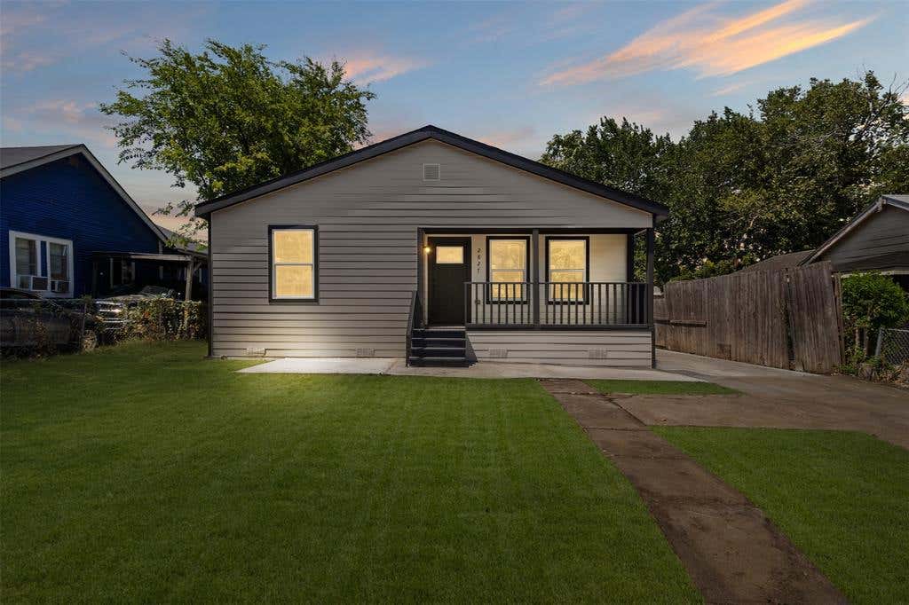 Photo of 2827 Wilton Avenue, Dallas, TX 75211 (MLS # 21322618)