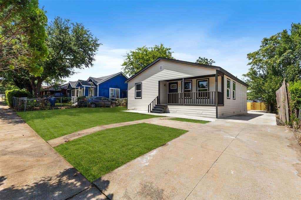 Photo of 2827 Wilton Avenue, Dallas, TX 75211 (MLS # 21322618)