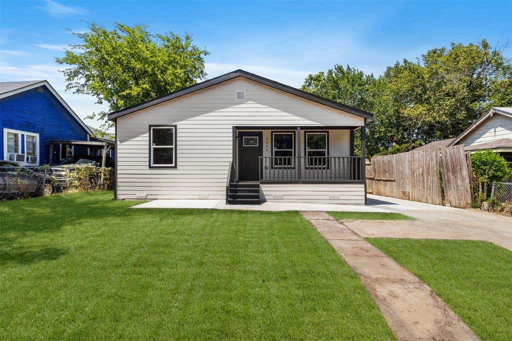 Photo of 2827 Wilton Avenue, Dallas, TX 75211 (MLS # 21322618)