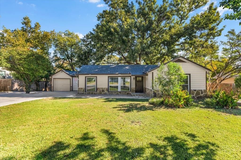 Photo for 1800 Brook Hollow Drive, Fort Worth, TX 76114 (MLS # 21101738)