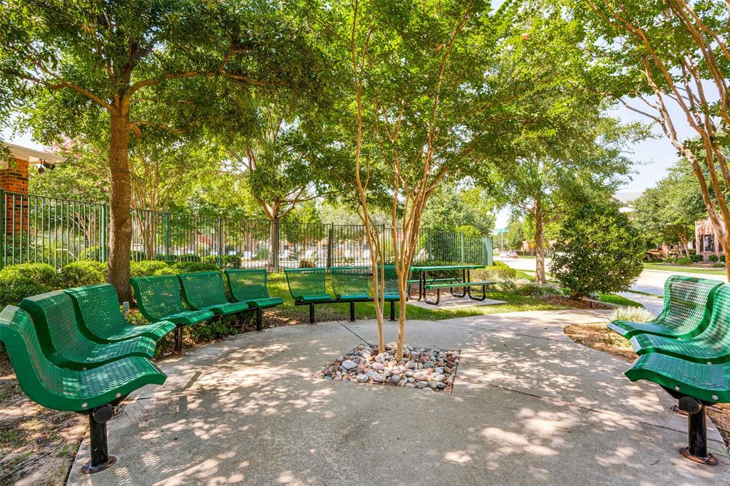 Pasquinellis Village On The Green - Residential