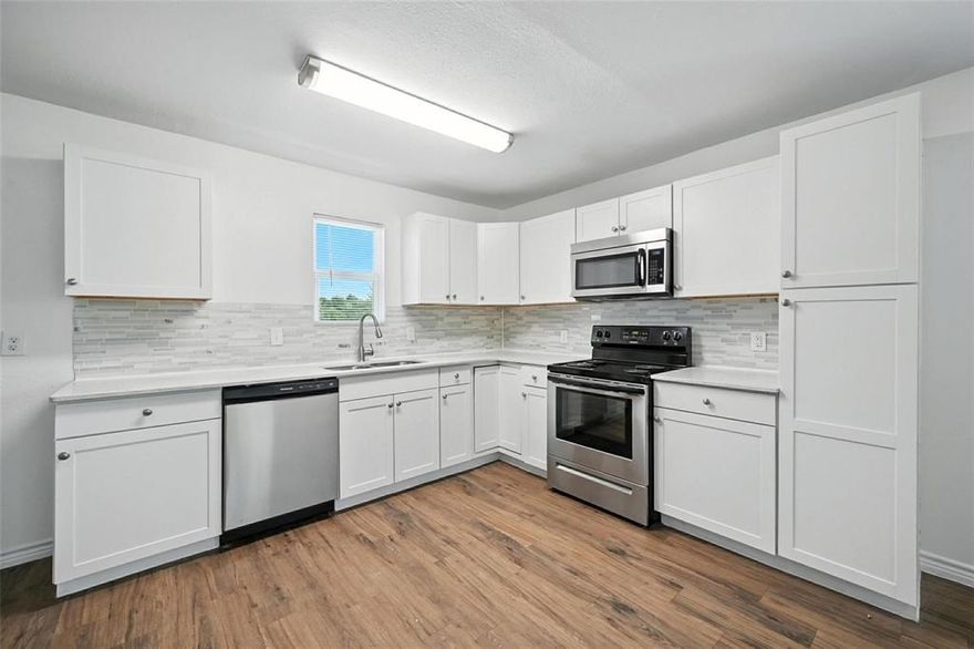 MOVE-IN SPECIAL: NOW OFFERING 3 WEEKS FREE RENT WITH QUICK MOVE IN! 

***Landlord will also offer 6 to 12 month lease***

This beautifully updated 2-bedroom, 1-bathroom home sits on a generous 1.3-acre lot and offers both comfort and style. Enjoy sleek vinyl flooring throughout, a spacious open-concept living area, and a kitchen equipped with stainless steel appliances, granite countertops, and plenty of storage.

Whether you're relaxing indoors or enjoying the wide-open outdoor space, this property is the perfect place to call home.

Don't wait—schedule your showing today!