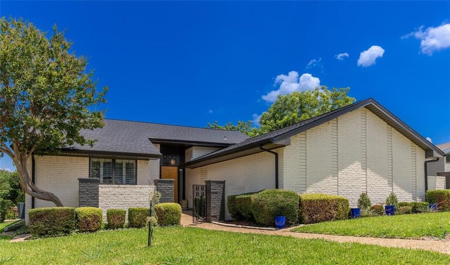 Beautiful contemporary in gated Chandler's Landing community on Lake Ray Hubbard. 
Gorgeous common areas with a pond, nature trails, and woods surround the property. The interior is completely remodeled with an open floor plan and
large windows looking out to private Sovereign pond and nature trails. Baths are remodeled and kitchen is all new as
well. Enjoy modern style with vaulted ceilings in living rooms that create dramatic spaces with amazing views out to
Sovereign pond and nature trail. Kitchen has all stainless appliances, center island and huge pantry off of adjacent hall.
Enjoy the amenities of Chandler's Landing which include a Yacht Club, tennis courts, swimming pool, club restaurant,
gated entry and lake activities out your front door.