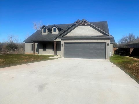 Photo of 1007 Westwood Drive, Graham, TX 76450 (MLS # 21152024)