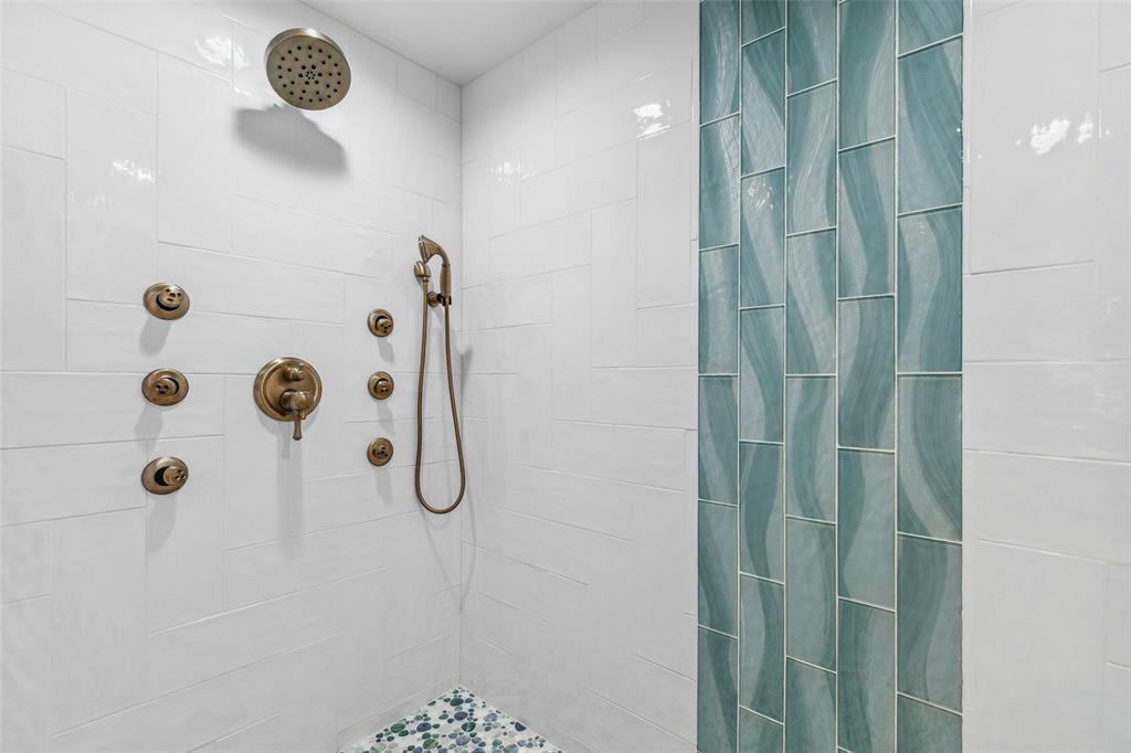 Emerald Sound At Lake Lewisville - Residential