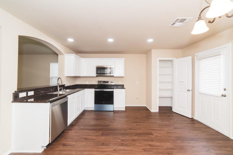 2105 Meadow View Drive