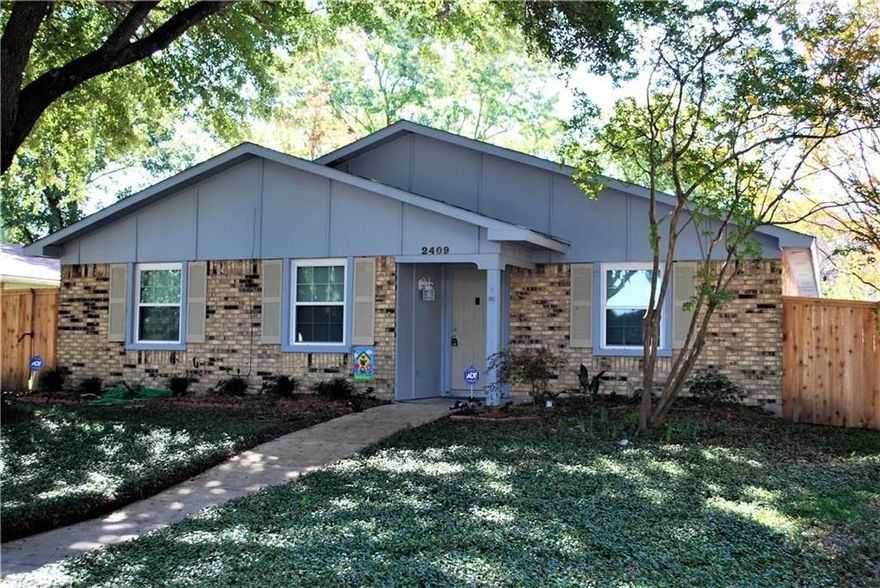 Wow. Beautifully UPDATED home located in highly sought after Firewheel Area. Updates include granite counter tops, kitchen with New Samsung appliances microwave, dishwasher, electric range, and refrigerator.  Carpeted bedrooms and formal's, and wood laminate flooring in kitchen and family room. Updates include new Windows! Energy efficient louvered sliding glass door, ceiling fans and fresh paint inside and out. The roof was recently replaced. The water heater in 2017. The backyard and front yard has new sod.