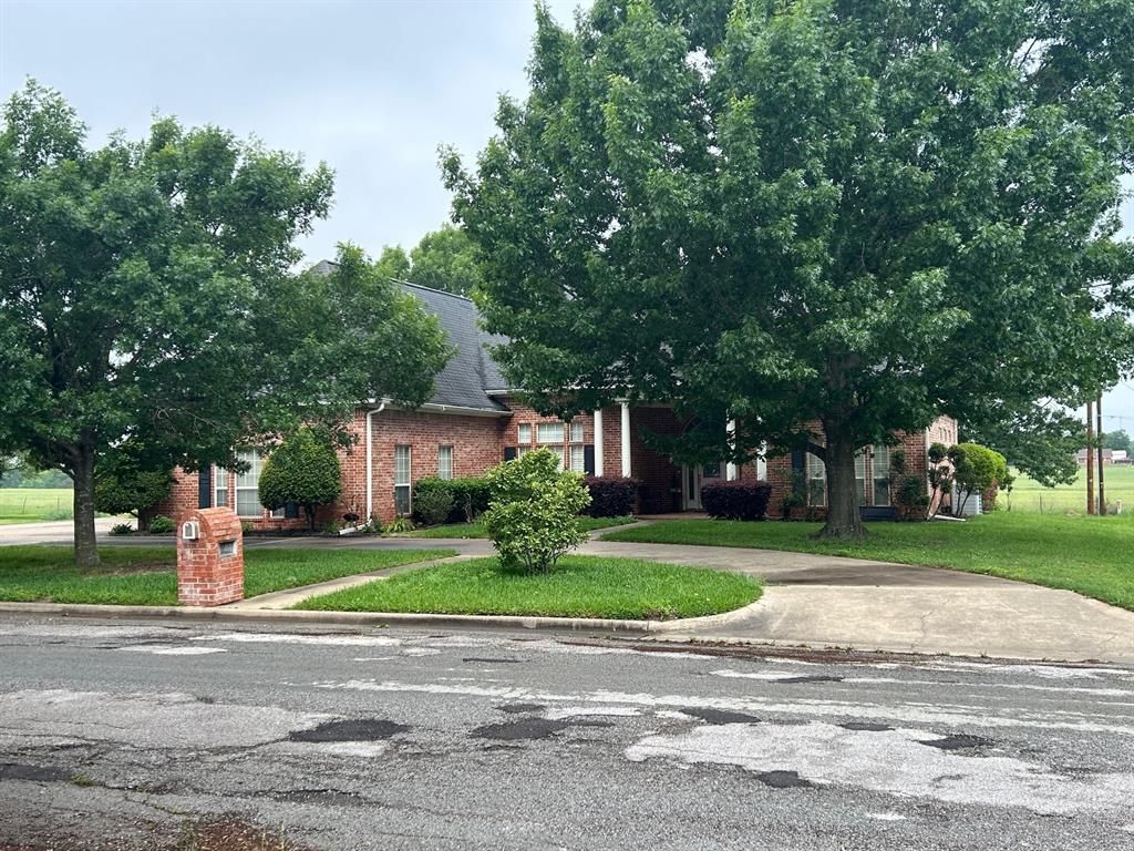 Photo of 903 Mesquite Lane Ln, Mexia, TX 76667 (MLS # 21251652)