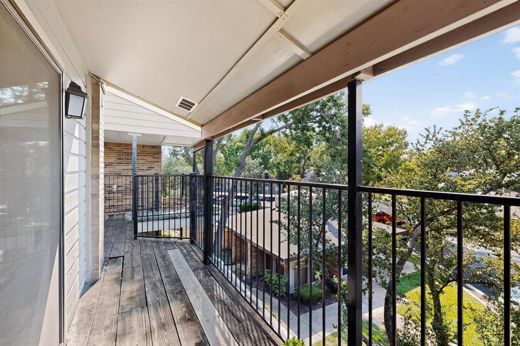 Oakhollow Condo - Residential