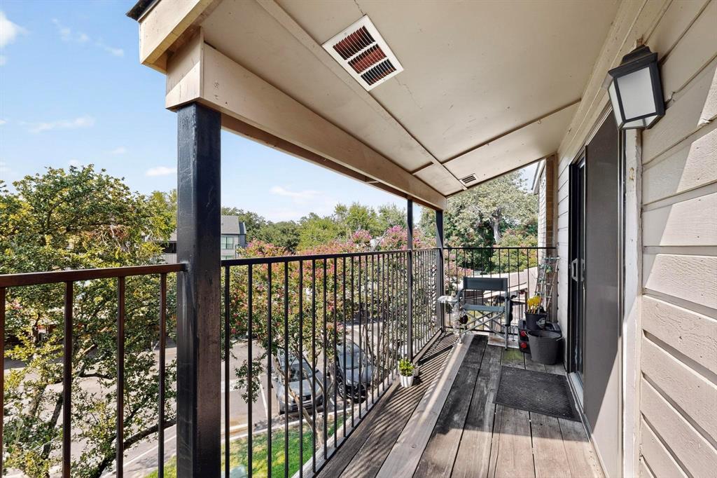 Oakhollow Condo - Residential