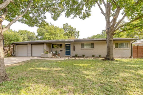 Photo of 7112 Culver Avenue, Fort Worth, TX 76116 (MLS # 21351871)