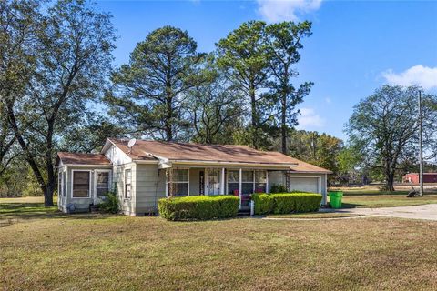 Photo of 9834 Farm Road 269 S, Pickton, TX 75471 (MLS # 21101173) Photo of 9834 Farm Road 269 S, Pickton, TX 75471 (MLS # 21101173)