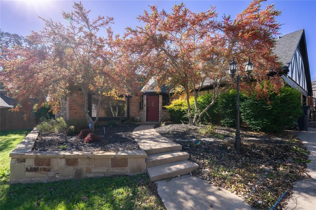 812 April Sound Court