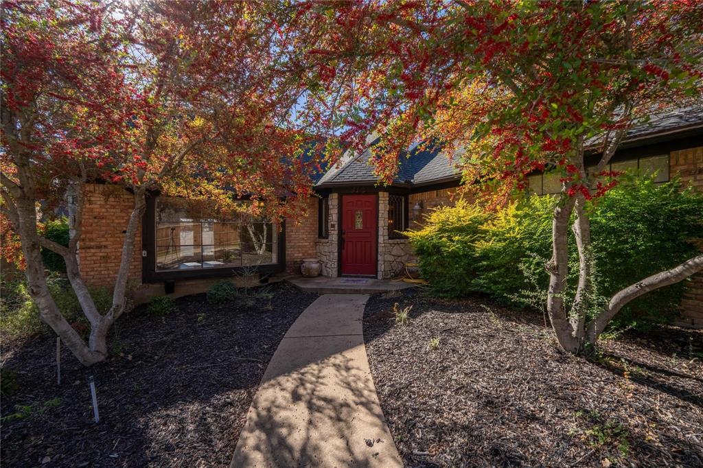 812 April Sound Court