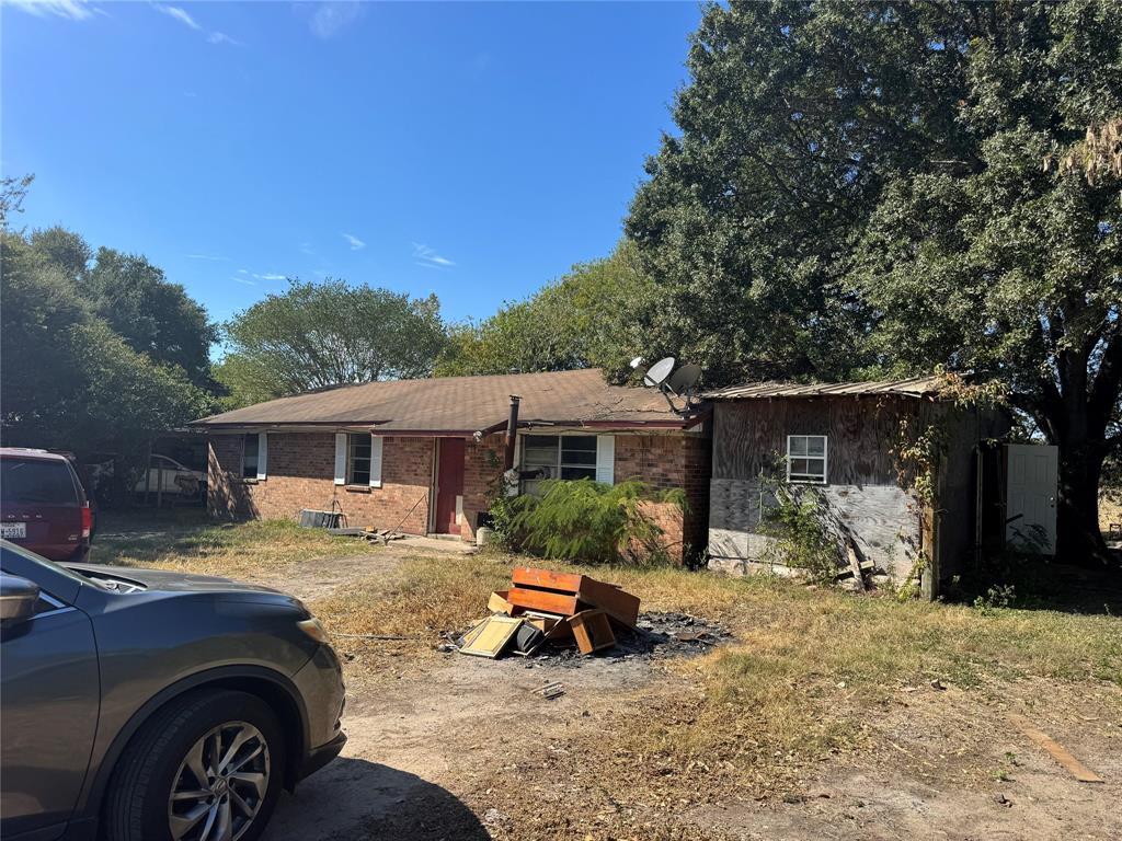 1002 Lamar