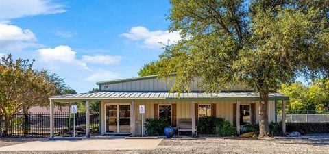 1519 W Kilpatrick Street Cleburne TX 76033