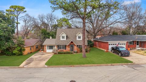 2004 Valley Lane Arlington TX 76013