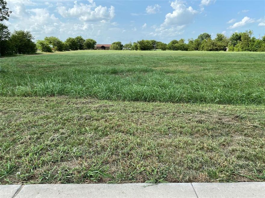 Great opportunity in booming Denton TX! 5.4 acres with approximately 330 feet of highway frontage. High visibility directly off of heavily traveled Highway 380 offers so many possibilities. Easy access to I-35 to the East and Decatur to the West.
There is a brick home on back of the property as well (will be sold AS IS). Property consists of 2 parcels. Front parcel is in the City of Denton and the back parcel is in Denton County. Krum ISD. Zoned residential-agriculture. City water is available at the road. House is currently on water well and private septic. Survey available.
-HIGH VISIBILITY-HIGH TRAFFIC
-EASY I-35 ACCESS
-CLOSE TO AIRPORT
-SHORT DRIVE TO UNT AND TWU