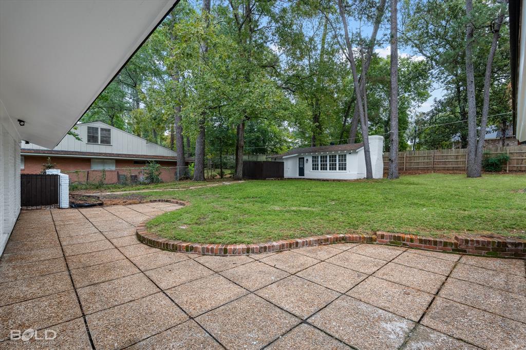 Shreveport, Louisiana 71106, United States, 5 Bedrooms Bedrooms, ,4 BathroomsBathrooms,Residential,Active,237874