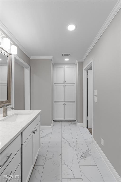 Shreveport, Louisiana 71106, United States, 5 Bedrooms Bedrooms, ,4 BathroomsBathrooms,Residential,Active,237874