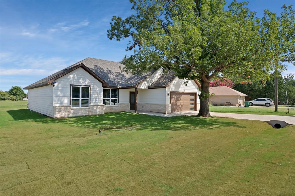 206 Lakeview Drive