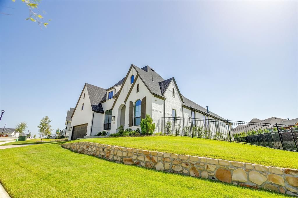 Photo of 2137 Rolling Oaks Drive, Fort Worth, TX 76008 (MLS # 21315608)