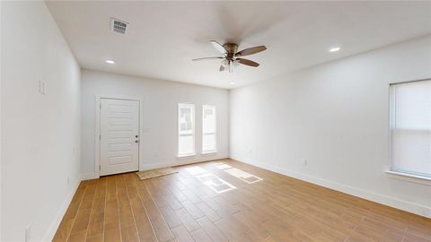 Tiny photo for 1615 Poplar Street, Dallas, TX 75215 (MLS # 21101093)