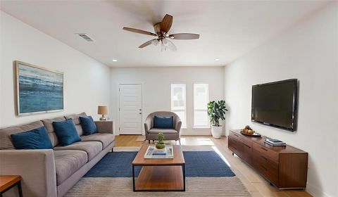 Tiny photo for 1615 Poplar Street, Dallas, TX 75215 (MLS # 21101093)