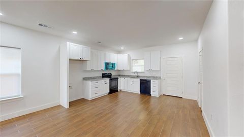 Tiny photo for 1615 Poplar Street, Dallas, TX 75215 (MLS # 21101093)