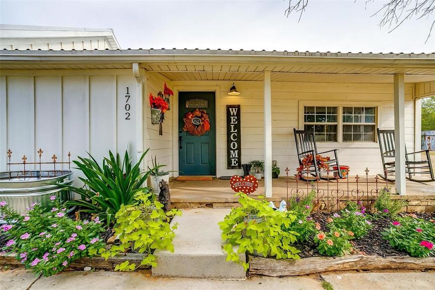 Discover the essence of country living in this charming 3-bed, 2-bath home on 0.6 acres. With its durable metal roof, inviting covered front porch, and classic white exterior, this property exudes timeless appeal. Inside, a neutral interior palette offers a versatile backdrop for your style. The efficient 1,116 sq.ft. layout maximizes space and comfort. Located just moments from FM 2048 and CR 4684, it offers the perfect blend of rural tranquility and convenience. This is your chance to experience the charm of country living.