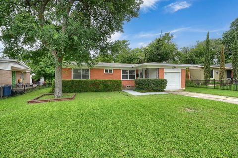 Tiny photo for 10628 Benbrook Drive, Dallas, TX 75228 (MLS # 21327746)