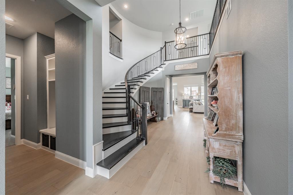 562 Broadleaf Way