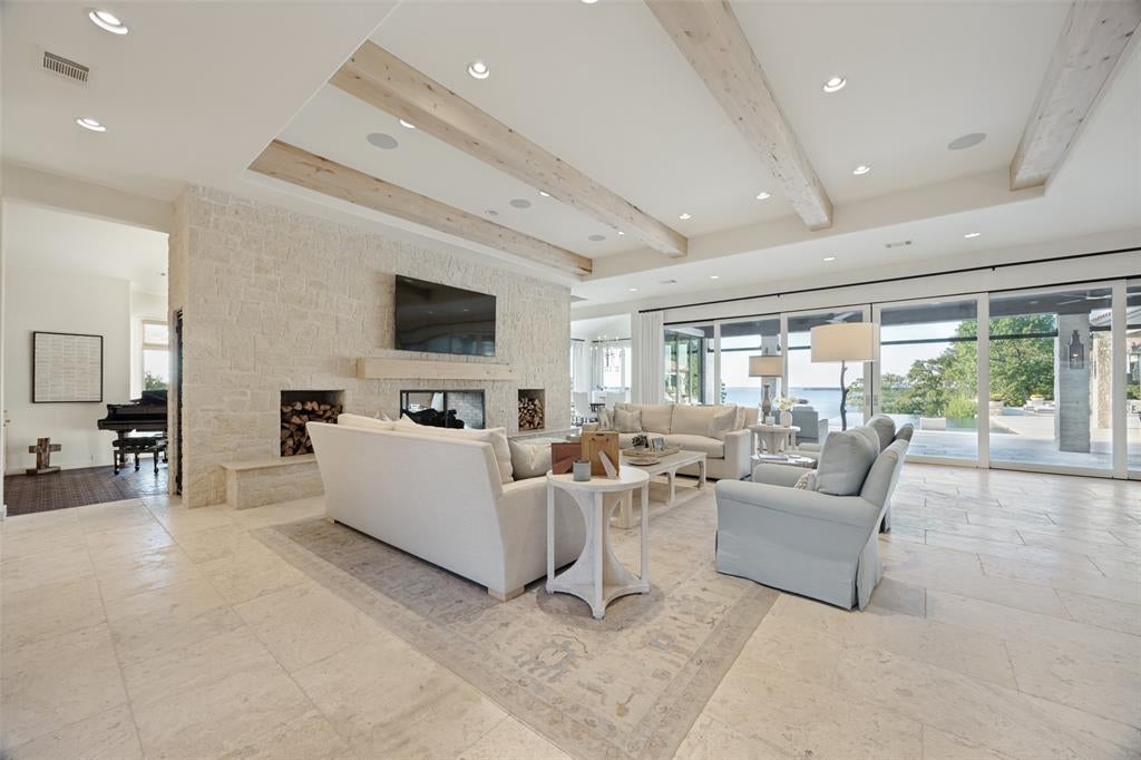 385 Lakeview Drive