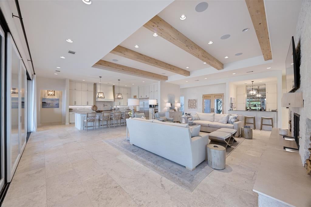 385 Lakeview Drive