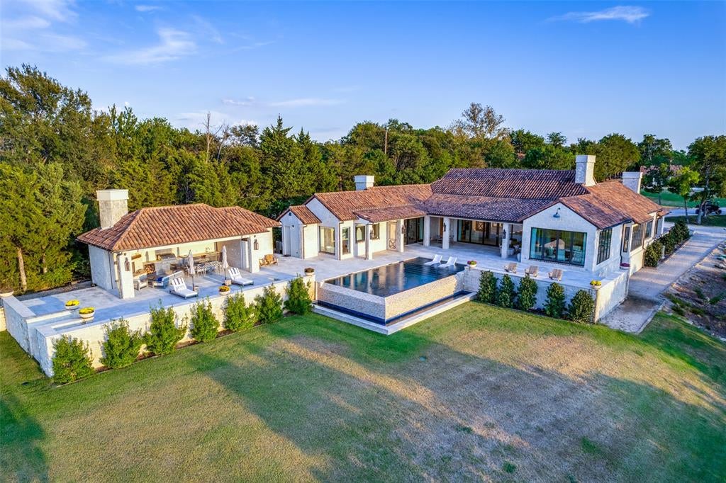 385 Lakeview Drive