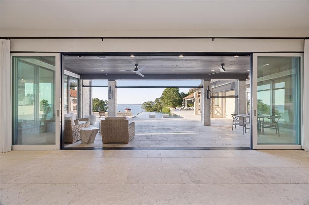 385 Lakeview Drive