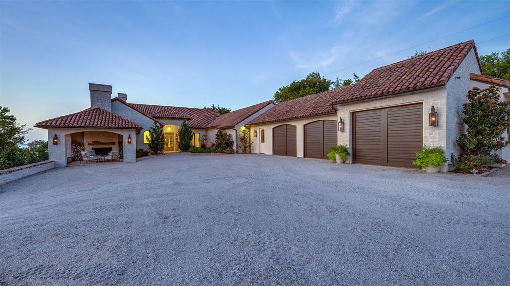 385 Lakeview Drive
