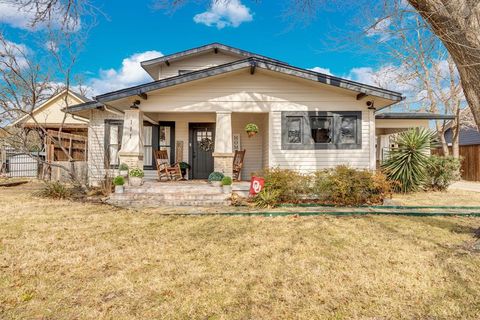Photo of 111 Mckenzie Street, Waxahachie, TX 75165 (MLS # 21171142)