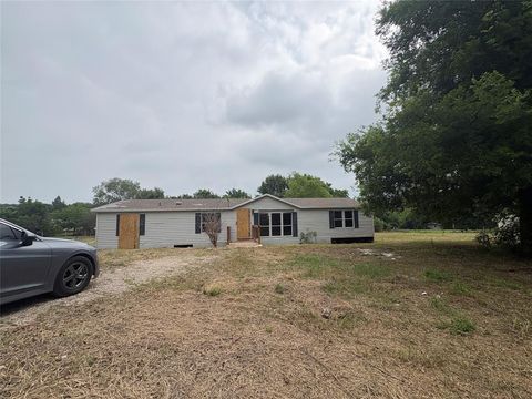 Photo of 134 Canyon Valley Lane, Weatherford, TX 76085 (MLS # 21252950)