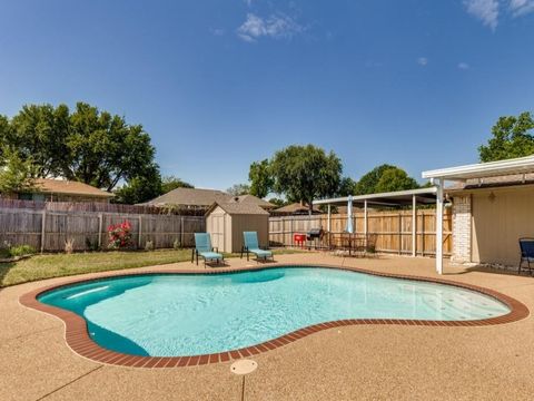 Photo of 1608 Mayflower Drive, Carrollton, TX 75007 (MLS # 21234118)